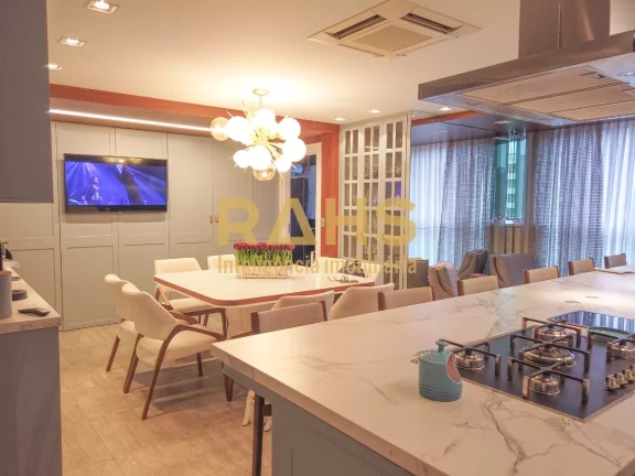 Imagem Espetacular apartamento de muito requinte e bom gosto localizado em região nobre da cidade. Com um ...