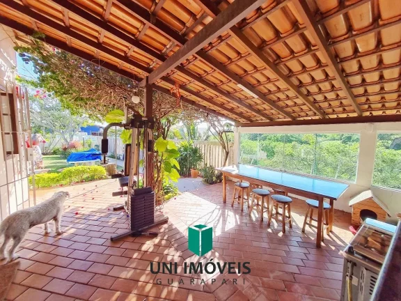 Imagem Linda casa com piscina, jardim e 902m² de terreno a venda na Enseada Verde - Guarapari