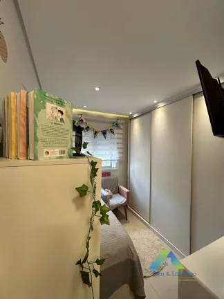 Imagem PORTEIRA FECHADA - Apto em 75m² com 2 dormitórios, 1 suíte, 1 varanda gourmet recém reformado e moderno, pronto para morar com 2 vagas de garagem fixas e cobertas..