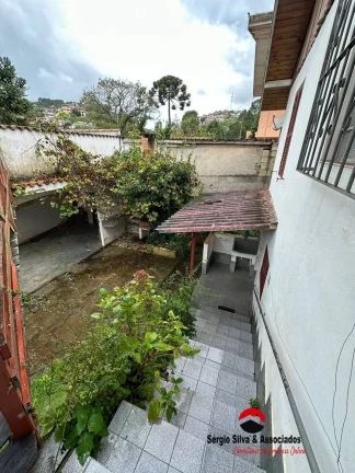 Imagem Casa a Venda no Bairro Jardim Califórnia em Campos do Jordão - SP.