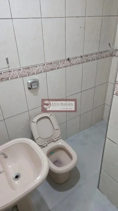 Imagem Alugo Casa na Cidade Dutra. Casa Compacta com Entrada Compartilhada na Cidade Dutra, 1 Dormitório, Sala, Cozinha, Banheiro e Área de Serviço. Ambiente bem Familiar, em ótima Localização, próximo a Estação Primavera da CPTM e Passa Rápido do Rio Bonito. R$