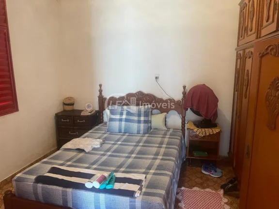 Imagem Casa espaçosa e luxuosa no Centro de Campo Grande-MS: 6 quartos, 4 salas, 2 banheiros, 12 vagas de garagem!