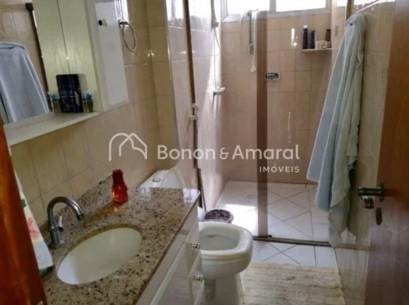 Imagem Localizado em uma das regiões mais desejadas de Campinas, este apartamento no Cambuí oferece confo...