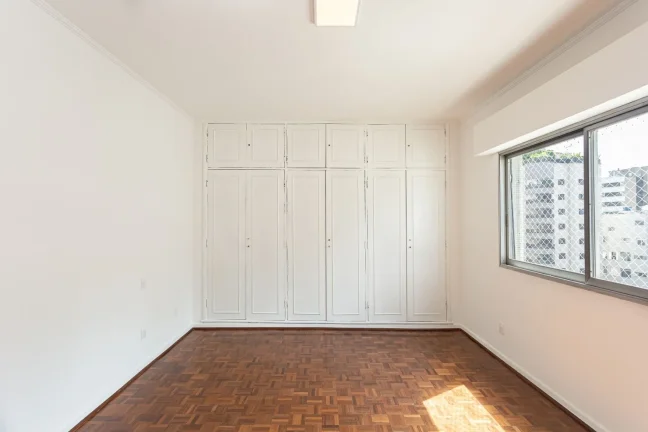 Imagem Apartamento 285M² Reformado, 4Q, 1 Suíte, Sala para 2 Ambientes, 2 Banheiros, 1 Vaga, Banheira, Piscina, Split.