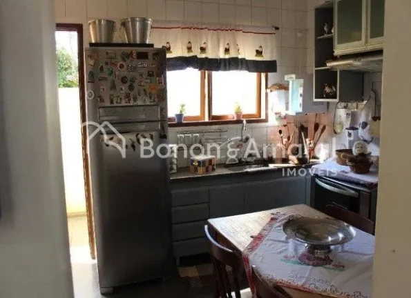Imagem ...#34;Espaçoso Sobrado de 3 Dormitórios com Suíte e 4 Vagas em Rua Tranquila de Sousas...#34;