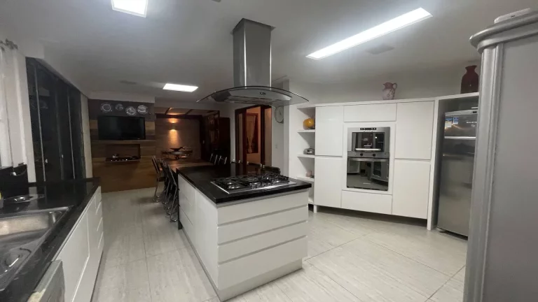 Imagem Casa com 6 Quartos para Temporada em Jurerê Internacional