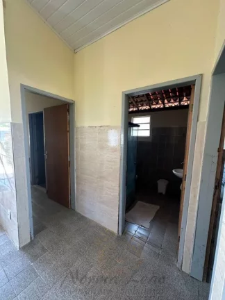 Imagem Casa térrea à venda no Robalo. Loteamento Recanto das Chácaras em Aracaju-SE! 3 quartos, 1 suite, 1 sala, 2 banheiros, 20 vagas de garagem, 130,00 m² de área.