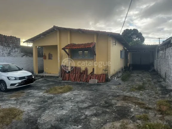 Imagem Casa Antiga com Potencial no Conjunto Ponta Negra