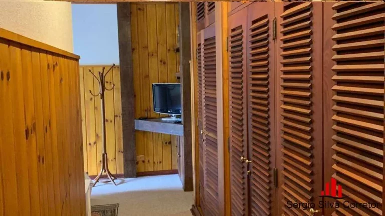 Imagem Casa com 5 dormitórios à Venda em Condomínio Fechado por R$ 6.500,00 m².