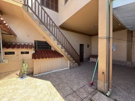 Imagem Casa 252m2, 3 quartos, mais peça comercial de 80 m2, AV. João P. De Vargas
