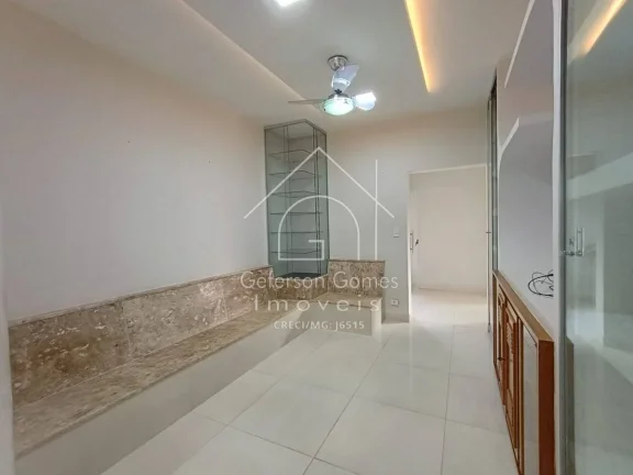 Imagem Casa à Venda - Com cinco dormitórios sendo 02 Suíte - Centro - Mantena - MG