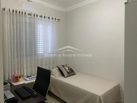 Imagem São 3 dormitórios sendo uma suíte, todos os quartos com ar condicionado.
3 banheiros, 2 salas, 2 ...