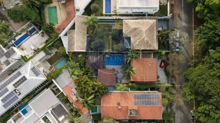 Imagem Casa à venda em Alto de Pinheiros, São Paulo-SP: 4 quartos, 2 suítes, 2 salas, 6 banheiros, 6 vagas, 198m². Venha Conferir!