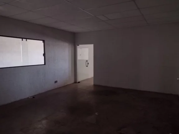 Imagem barracão industrial no bairro verde com 355,00 m² de construção, recuo pra 3 veículos. piso de ...