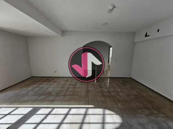 Imagem Se você procura um imóvel comercial espaçoso e bem localizado em Cuiabá, esta Casa Comercial no ...