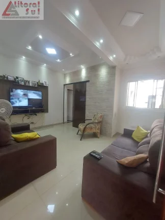 Imagem Imóvel Espaçoso e Aconchegante com 2 Quartos e 2 Vagas de Garagem em Ocian, Praia Grande-SP - Confira!