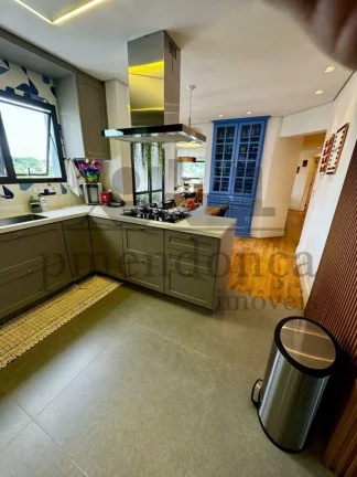 Imagem Apartamento no Alto da Lapa com 209m² pronto para morar, 3 suítes e 3 vagas.