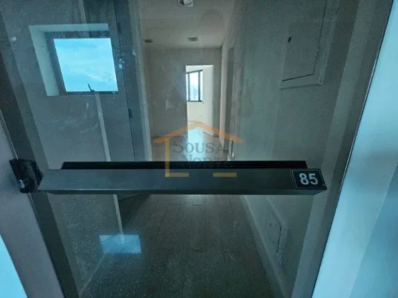 Imagem Sala comercial com 82m², composta pela junção de duas salas.
2 banheiros, ar condicionado, 2 vaga...