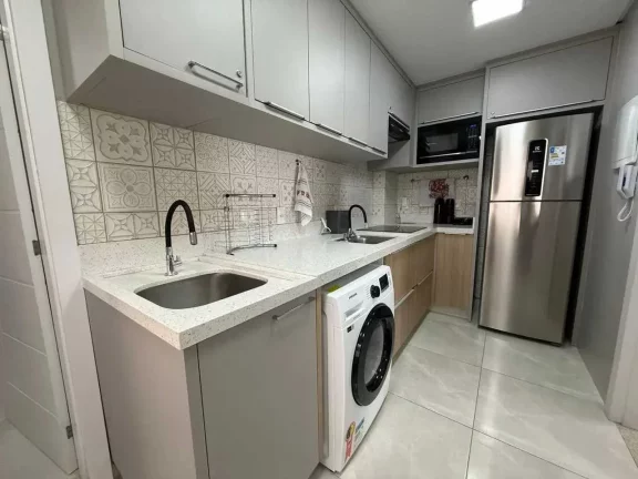 Imagem Apartamento reformado de 3 dormitórios sendo 2 suítes e 1 vaga - Balneário Camboriú/SC
