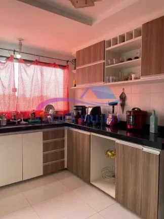 Imagem Vendo área de 900 mts com duas casas toda no porcelanato. Casa térreo 3 quartos sendo uma suíte.
