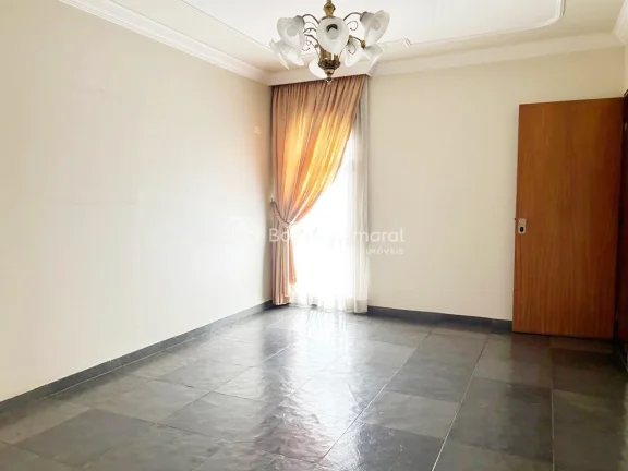 Imagem MORE NUM AMPLO APARTAMENTO DE 208m² !!!

Sala ampla para 3 ambientes, sala de almoço e sala de jan...