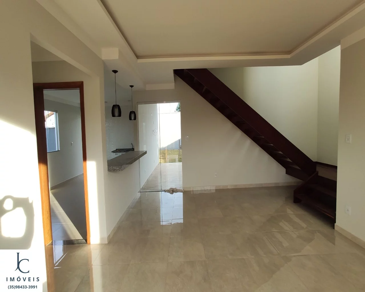 Casa à venda em condomínio horizontal fechado em São Lourenço MG. Portaria 24 h., bem localizado em bairro nobre.