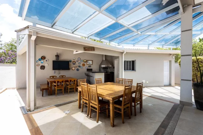Imagem Casa Alto Padrão Linda no Resid. 12, 1100m², 4 amplas suítes