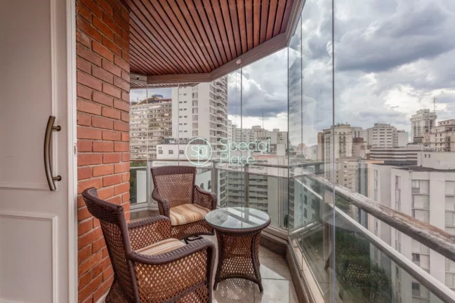 Imagem Maravilhosa cobertura com 480m², 04 suítes e 04 vagas na garagem. Inteiramente reformada e uma vis...