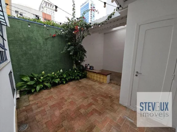 Imagem Casa de Vila reformada e muito ensolarada na Vila Olímpia