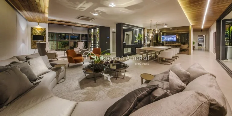 Imagem Magnífico apartamento no Cambuí, no Edifício Le Reve, com 316 m². 

O imóvel possui living para...