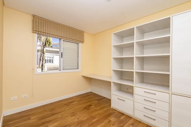 Imagem Casa em Condomínio de 4q. em Campo Comprido