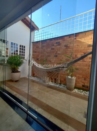 Imagem Apresentamos esta belíssima casa, muito bem localizada, ideal para quem busca conforto, segurança ...