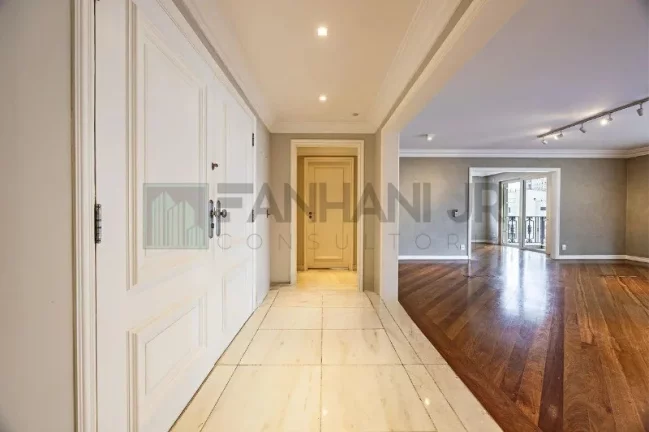 Imagem Imperdível apartamento de alto padrão à venda/locação em São Paulo-SP, Jardim Europa. 3 quartos, 3 suites, 4 salas, 5 banheiros, 4 vagas, 280m².
