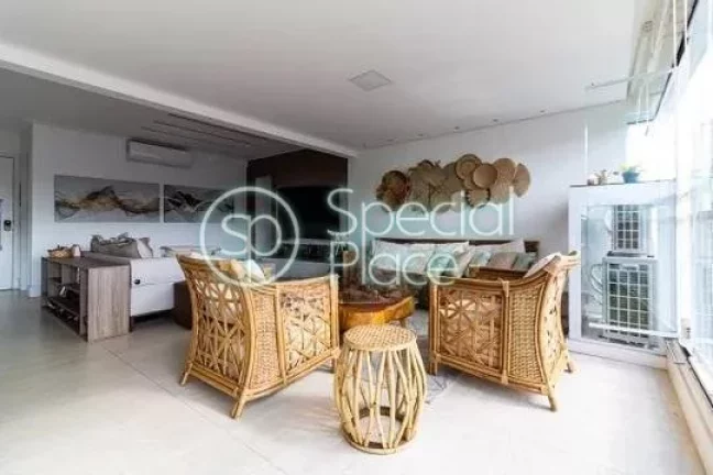 Imagem Lindo apartamento reformado em Santana. São 120m2 de área privativa. São duas suítes + escritór...