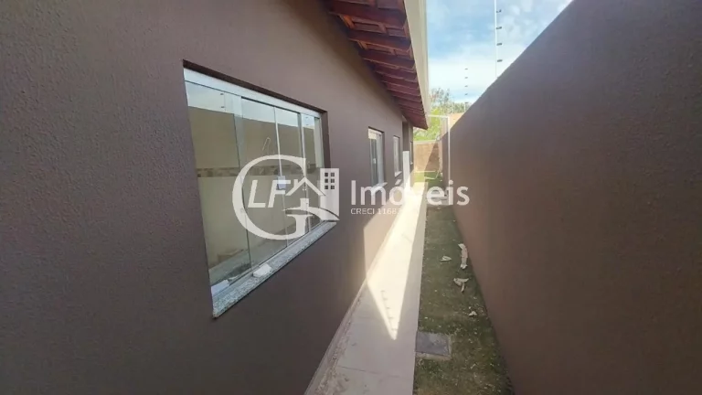 Imagem Casa Com Dois Quartos Mais uma Suite