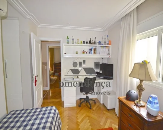 Imagem Apartamento estilo casa suspensa com muito charme e bom gostos, estilo Neo classico, novo de pouco u...