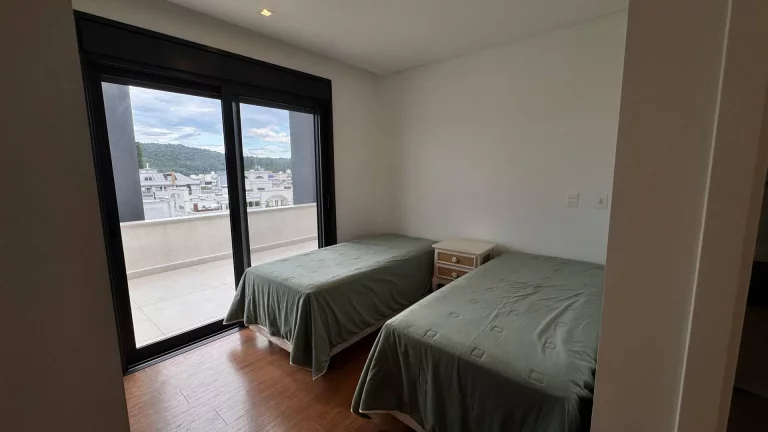 Imagem Apartamento duplex novo para temporada em Jurerê – vista para o mar