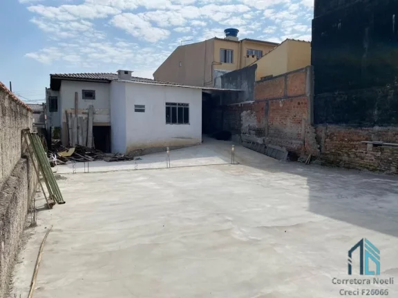 Imagem (PERMUTA) Casa térrea, 03 quartos c/suíte, parte podendo ser utilizado como Barracão, no Capão Raso em Curitiba PR