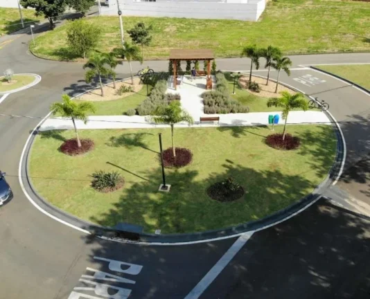 Imagem Casa à Venda com 450m², 3 dormitórios, 3 suítes, 1 sala e 4 vagas!!!