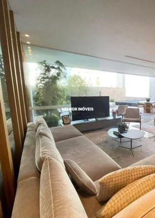 Imagem Casa de Alvenaria nova à venda com 5 suítes e 8 vagas de garagem localizada no centro de Balneário Camboriú