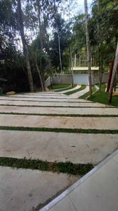 Imagem Vendo esta maravilhosa casa em Condomínio fechado. Nova Friburgo.