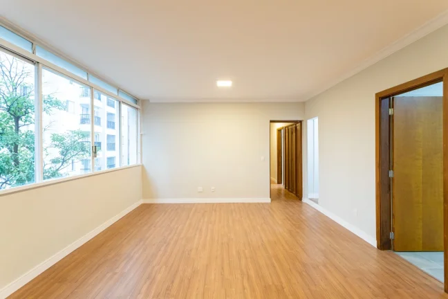 Imagem Apartamento 134M², 3Q, 1 Suíte, 2 Banheiros, 1 Vaga, Armários, Ar Condicionado.