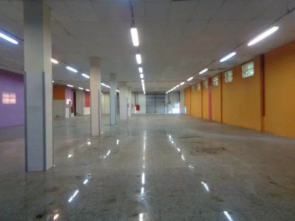 Imagem Barracão com 330m² de construção e 330m² de vagas localizado na Vila Rezende com banheiros e co...