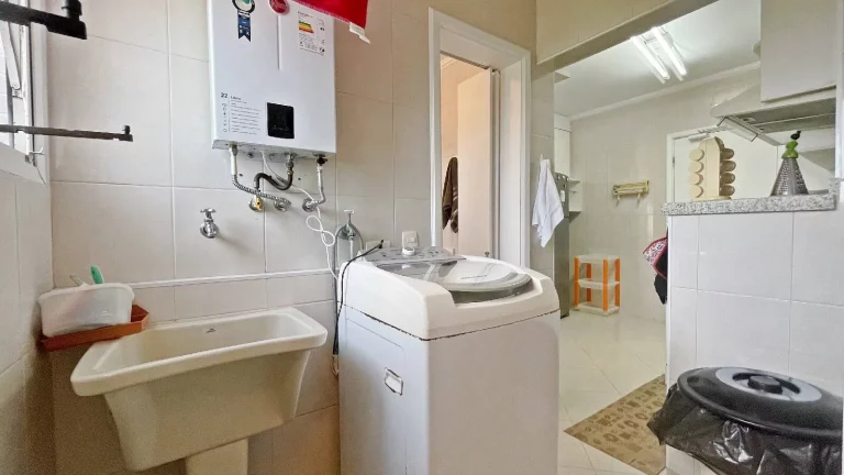 Imagem *Viva o Paraíso na Riviera: Apartamento Espaçoso com Vista para o Mar!*