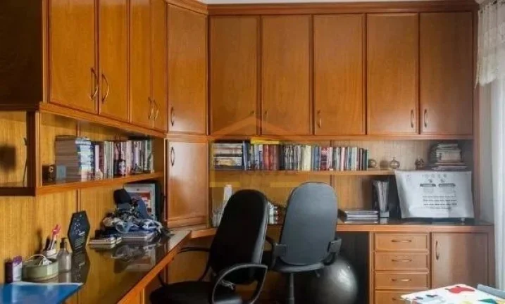 Imagem Apartamento à venda, 220 m², dispõe de 4 dormitórios, sendo com 4 suítes, 5 banheiros. Conta co...