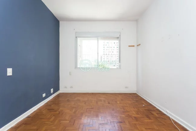 Imagem Apartamento de Três dormitórios, sendo três suítes, reformado, hall, lavabo, sala de estar e jan...