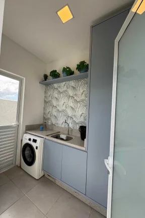 Imagem Casa mobiliada no Condomínio Caledônia com 3 suítes e 6 vagas de garagem em Camboriú/Sc