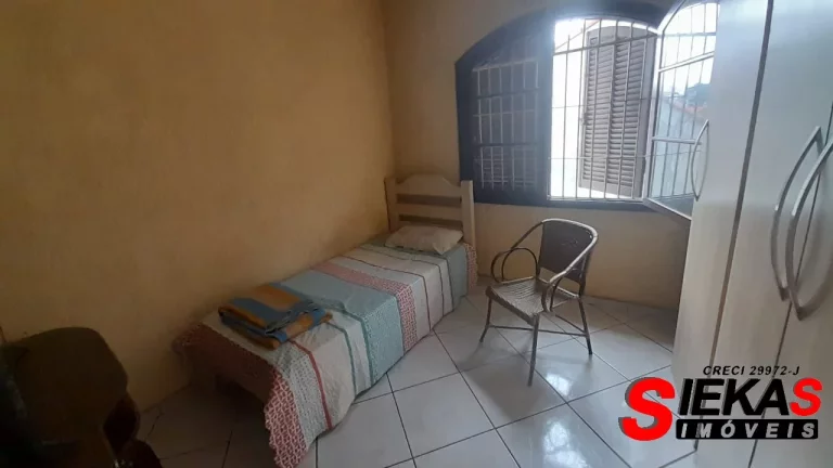 Imagem Imperdível: Casa à venda na zona Leste de São Paulo, com 3 quartos, 1 suíte e 6 vagas de garagem!