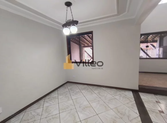 Imagem Descubra o prazer de viver em uma casa que combina elegância, espaço e localização estratégica....