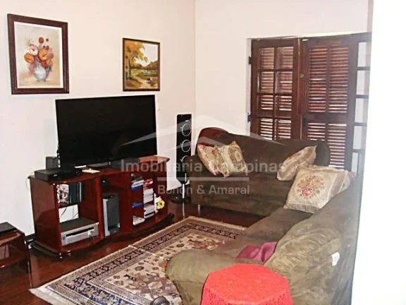 Imagem Excelente residência de 4 quartos (1 suíte), área gourmet com piscina e churrasqueira e 4 garagen...